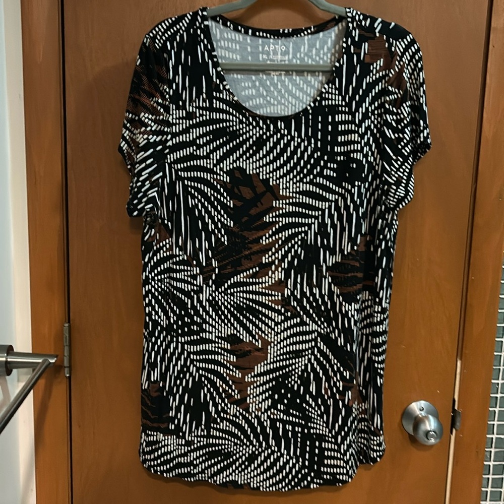 XL Apt Nine Top